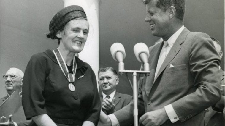 Dr. Frances Kelsey pictured with President Kennedy